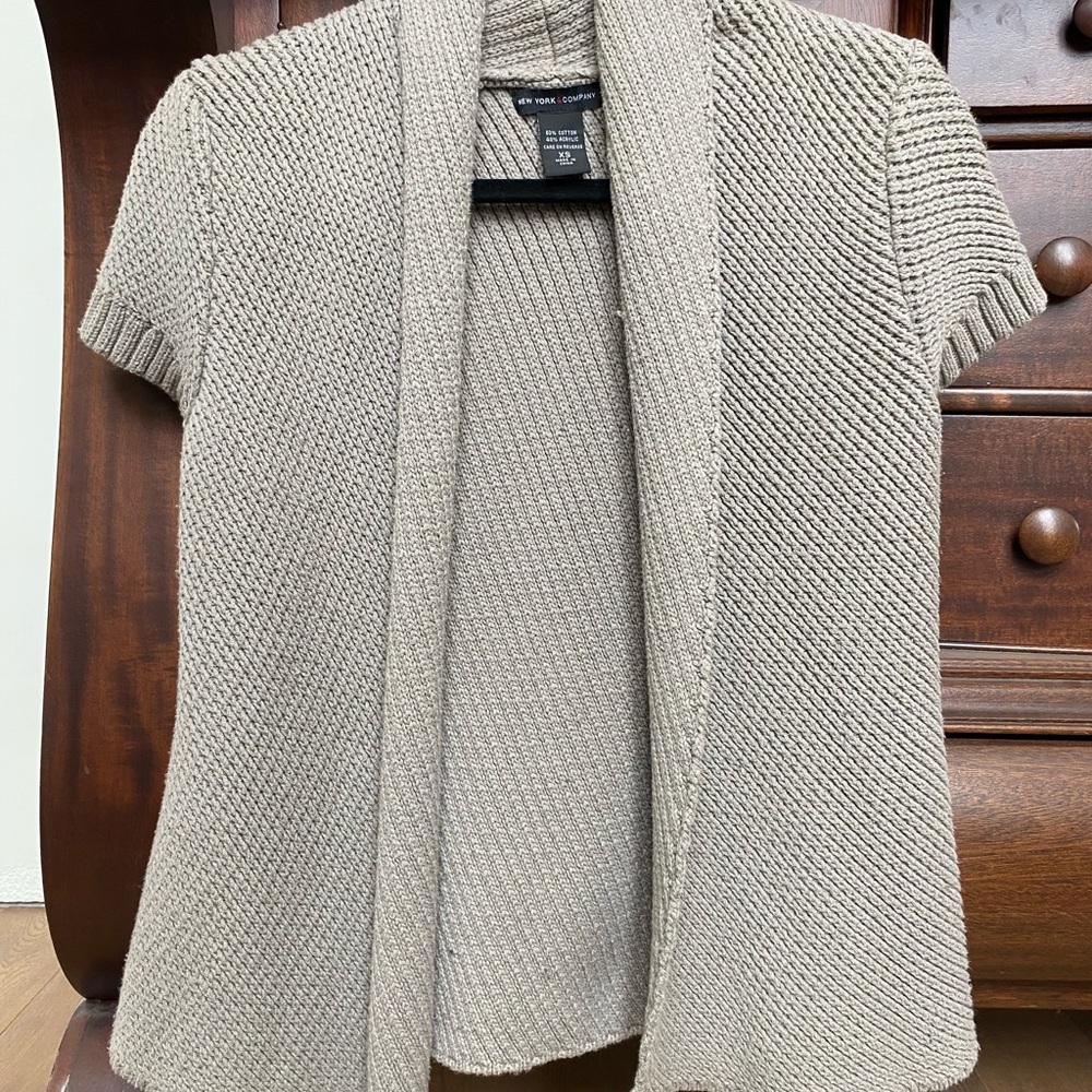 Gray Short-Sleeve Women's Sweater